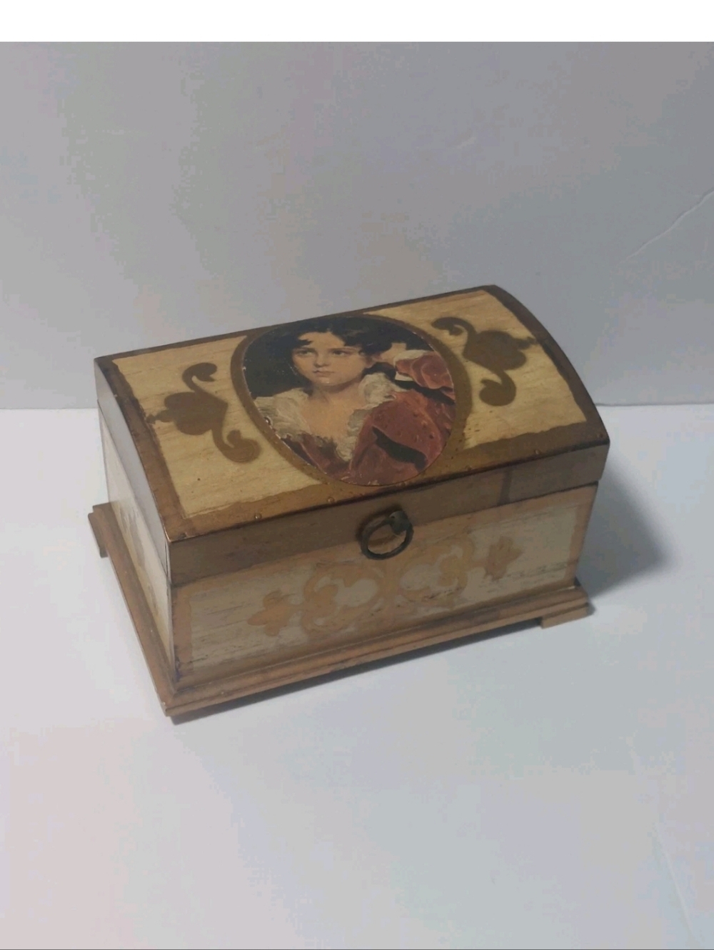 Vintage Decorative Wooden Jewelry Box with Painted Portrait - Green Interior - Picture 3 of 8